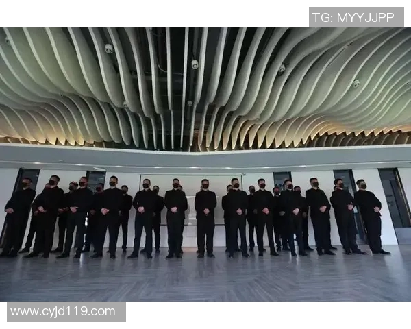 足球明星的保镖：在荣耀与危机之间的守护之旅